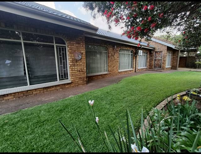 3 BEDROOM HOUSE FOR SALE IN VANDERBIJLPARK SW 2